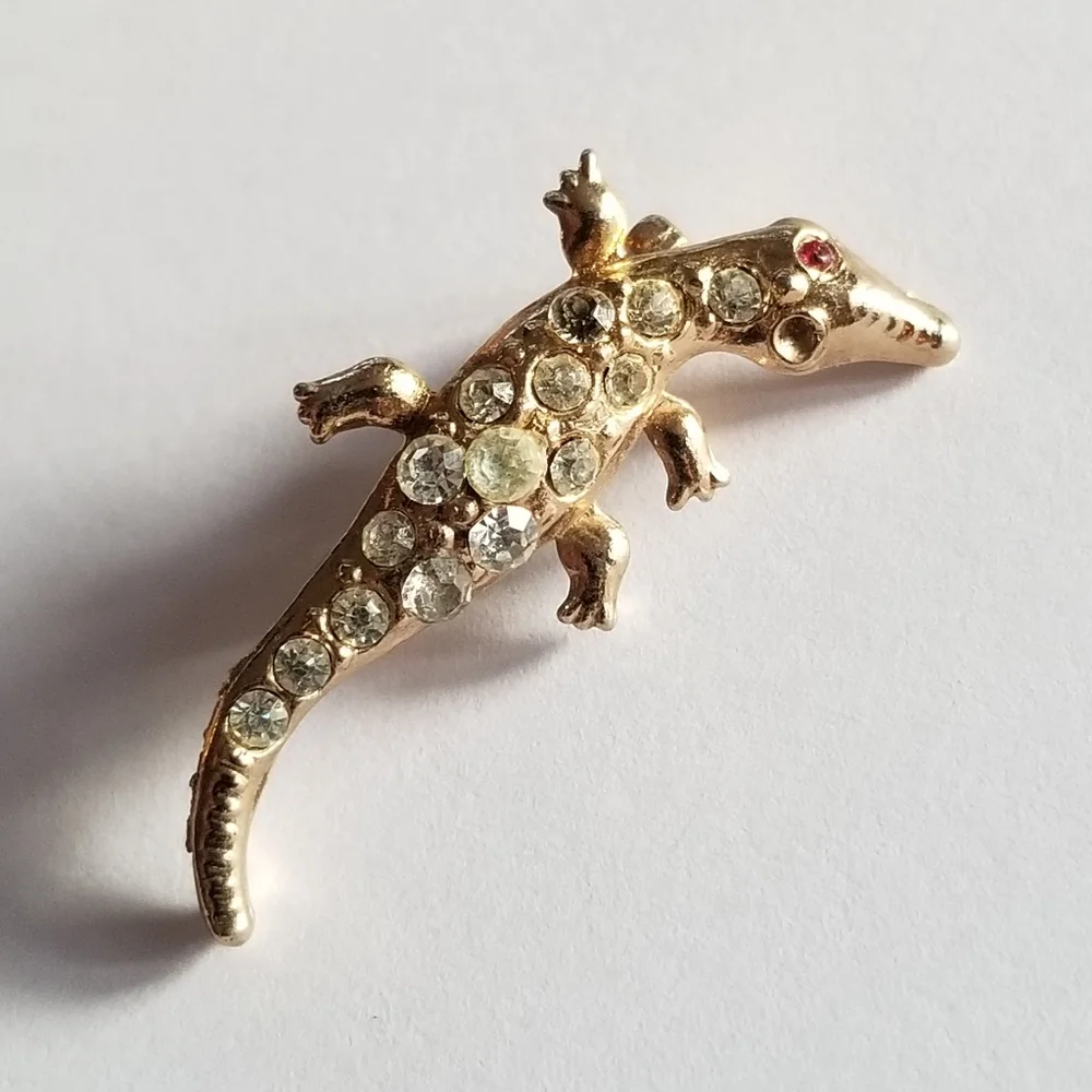 Vintage tiny lizard pin gold tone brooch rhinestone figural alligator crocodile